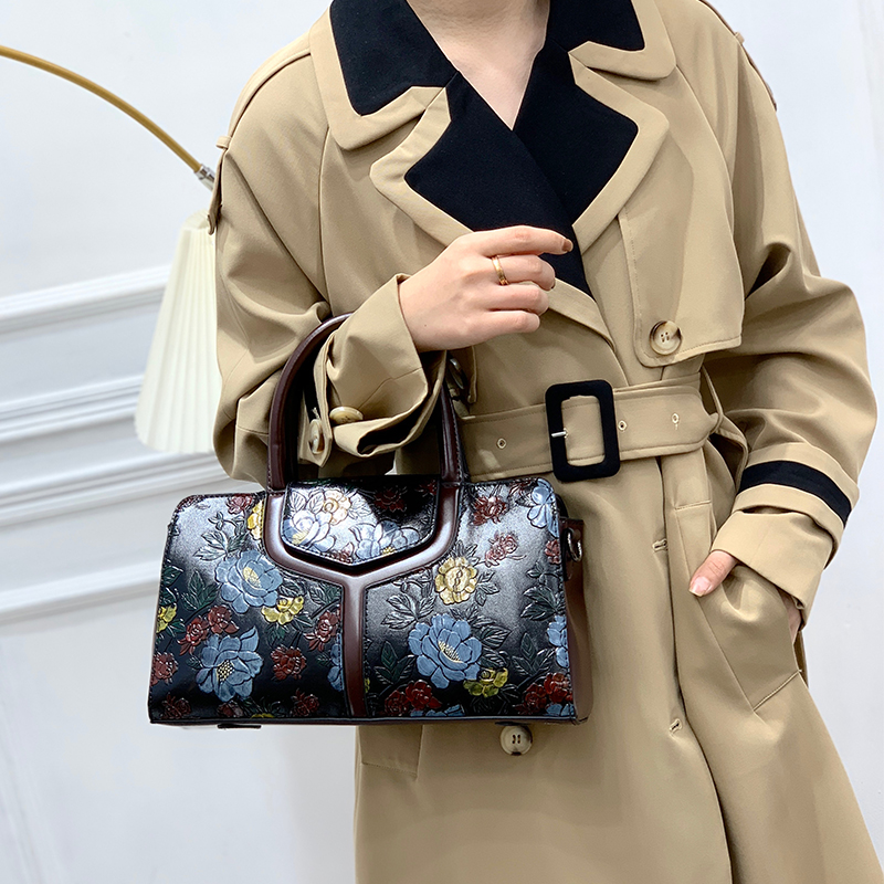 Vintage Floral Embossed Boston - Luxury Bags Vegan Leather recension och pris