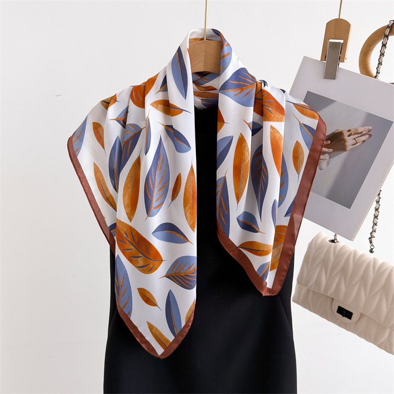 Luxury Brand Print 70cm Square - Luxury Bags Mini recension och pris