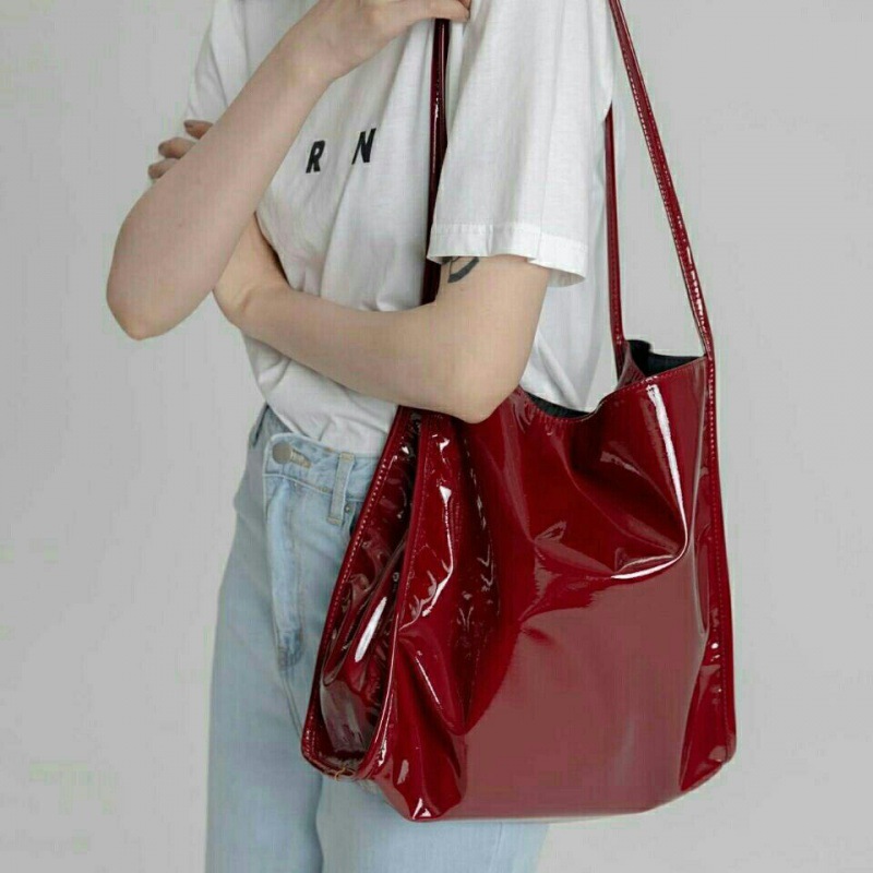 Yogodlns Luxury Patent Leather - Top Handle Patent Bag recension och pris